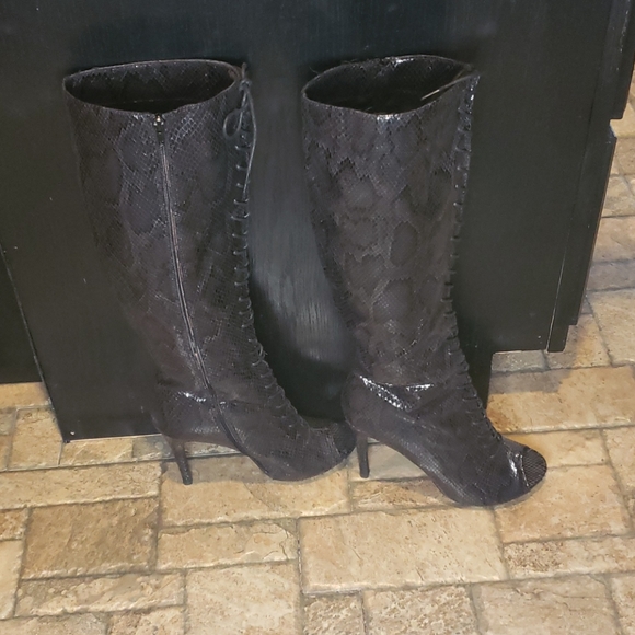 Peek Toe Lace up Snake skin boots - Picture 6 of 11